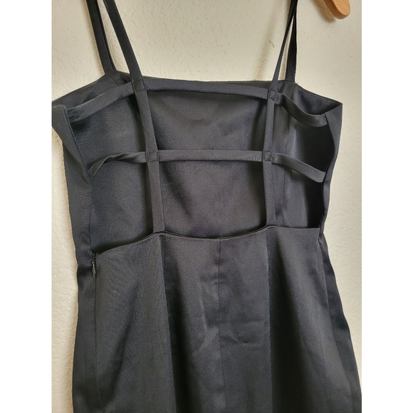 Womens Laundry mini black dress with open back with design. No size tag - Picture 6 of 10